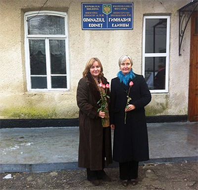 Moldova välisministri Natalia Ghermaniga tegemas kampaaniat Euroopa Liidu toetuseks Edinetis.